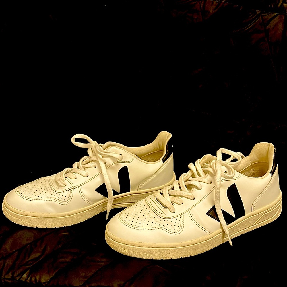VEJA V-10 CWL Sneaker